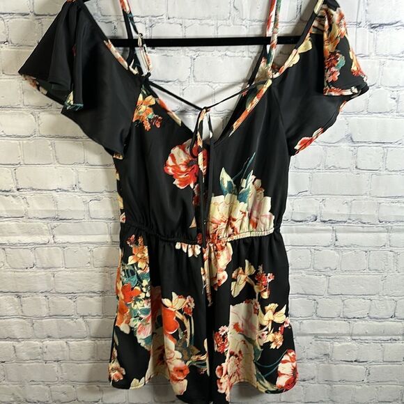 🌸 Band of Gypsies Floral Cold Shoulder Romper - Size XS 🌸 - Picture 4 of 4